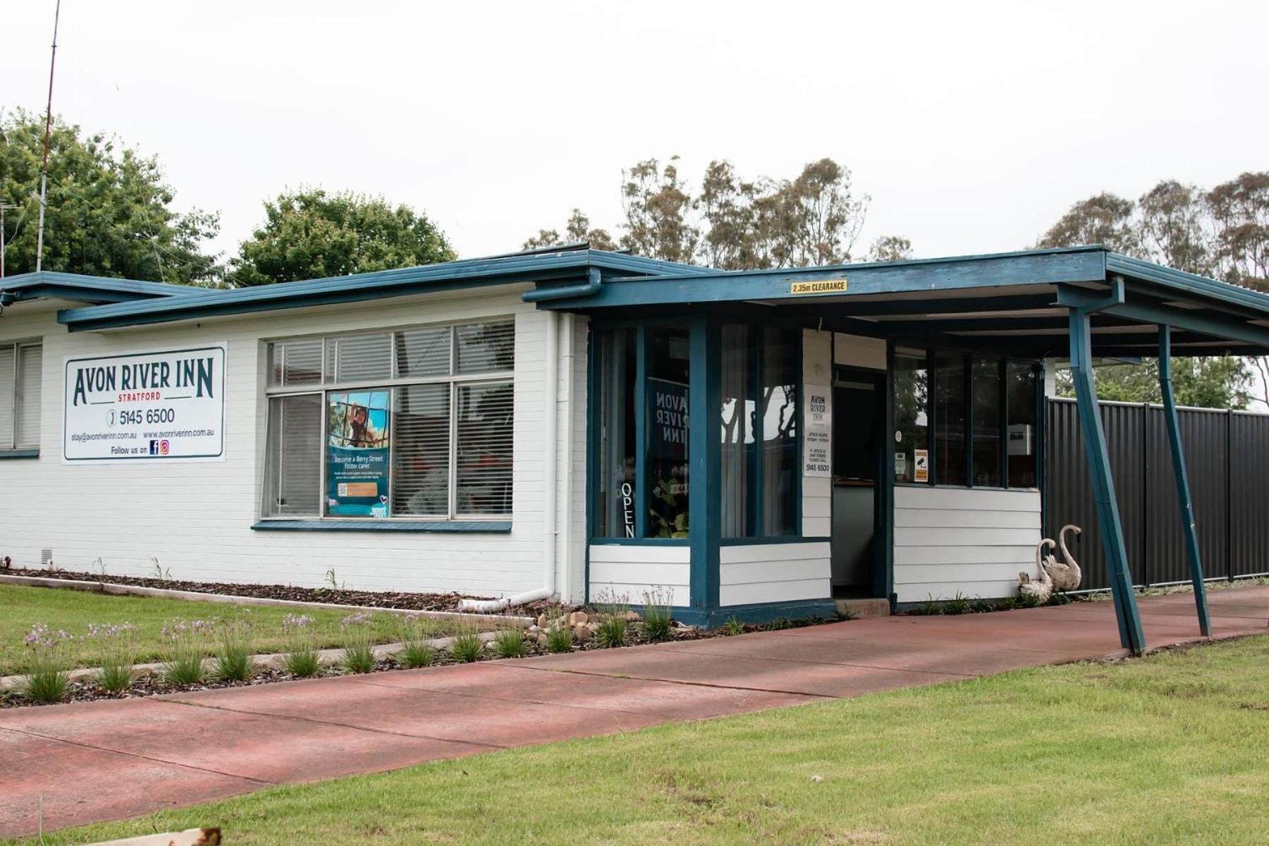 Avon River Inn Stratford Exterior photo